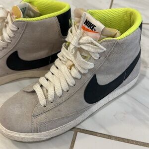 Nikes Vintage High Top Sneakers